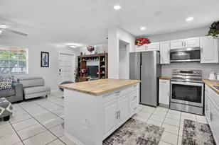 1411 NW 89th Ave, Pembroke Pines, FL 33024 - Photo 1
