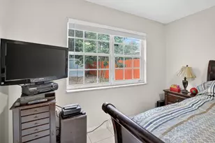 1411 NW 89th Ave, Pembroke Pines, FL 33024 - Photo 20