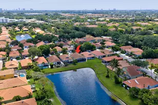 2097 Bonisle Cir, Riviera Beach, FL 33418 - Photo 2