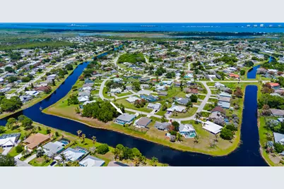 2549 SE Lyman Circle, Port Saint Lucie, FL 34952 - Photo 4