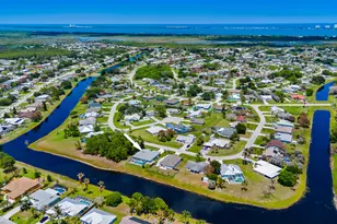 2549 SE Lyman Cir, Port Saint Lucie, FL 34952 - Photo 4