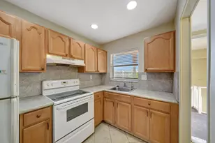 8435 Sunrise Lakes Blvd, Sunrise, FL 33322 - Photo 36
