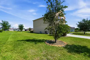 3044 Woodswalk Dr, Fort Pierce, FL 34945 - Photo 32