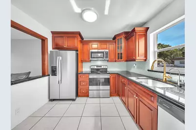 417 SW Natura Avenue #B, Deerfield Beach, FL 33441 - Photo 4