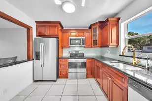 417 SW Natura Ave, Deerfield Beach, FL 33441 - Photo 4