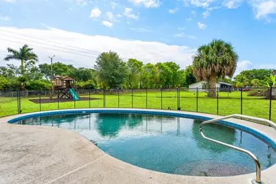 206 Parkwood Drive S, Royal Palm Beach, FL 33411 - Photo 18