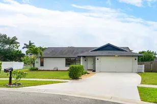 206 Parkwood Dr S, Royal Palm Beach, FL 33411 - Photo 2