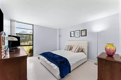 20500 W Country Club Drive #210, Aventura, FL 33180 - Photo 10