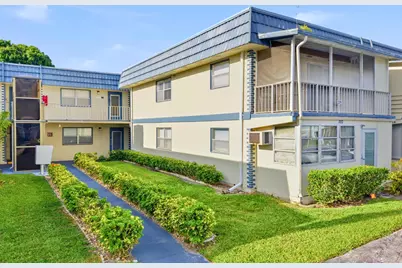 202 Brittany E, Delray Beach, FL 33446 - Photo 2
