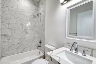 102 NW 41st St, Oakland Park, FL 33309 - Photo 18