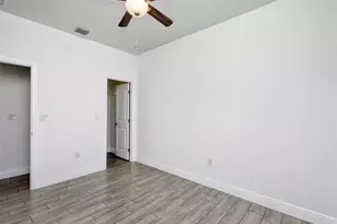 102 NW 41st St, Oakland Park, FL 33309 - Photo 12