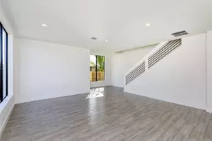 102 NW 41st St, Oakland Park, FL 33309 - Photo 8