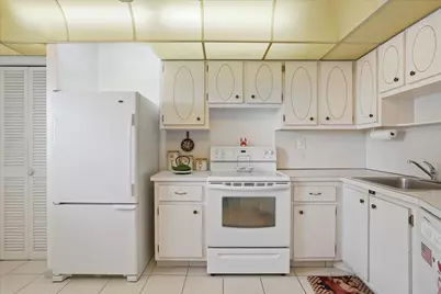 1750 NE 191st Street #811, North Miami Beach, FL 33179 - Photo 16