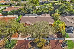 2116 NE 62nd St, Fort Lauderdale, FL 33308 - Photo 10