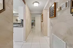 9681 E Sills Dr E, Boynton Beach, FL 33437 - Photo 2
