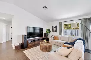 9800 NW 9th Ct, Plantation, FL 33324 - Photo 8
