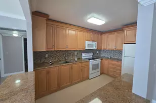 3701 N Country Club Dr, Aventura, FL 33180 - Photo 18