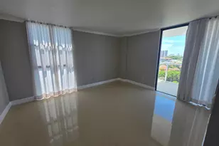 3701 N Country Club Dr, Aventura, FL 33180 - Photo 16