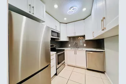 74 Berkshire C, West Palm Beach, FL 33417 - Photo 2