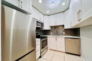 74 Berkshire C, West Palm Beach, FL 33417 - Photo 2