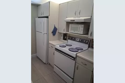 4023 Newport H, Deerfield Beach, FL 33442 - Photo 4
