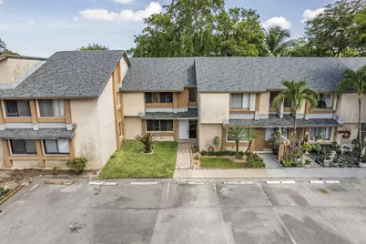 32 Wimbledon Lake #221, Plantation, FL 33324 - Photo 2
