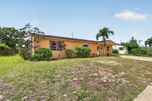 361 W 21st St, Riviera Beach, FL 33404 - Photo 4
