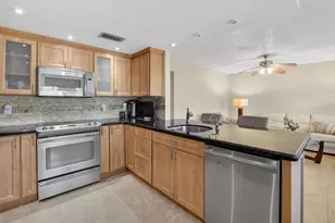 1027 Yarmouth Dr, Boca Raton, FL 33434 - Photo 2