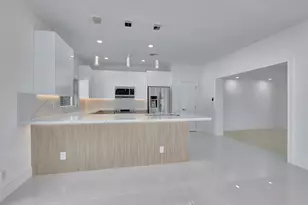 237 NW 7th St, Boca Raton, FL 33432 - Photo 12