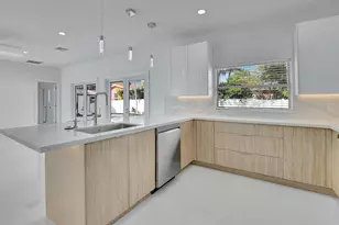 237 NW 7th St, Boca Raton, FL 33432 - Photo 14