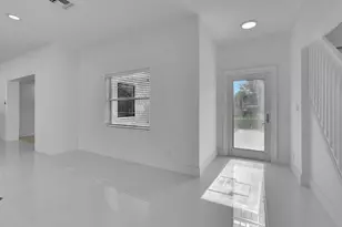 237 NW 7th St, Boca Raton, FL 33432 - Photo 6