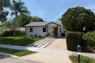 211 Princeton Dr, Lake Worth Beach, FL 33460 - Photo 2