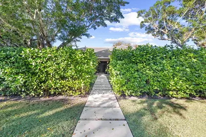 11685 Maidstone Drive, Wellington, FL 33414 - Photo 2