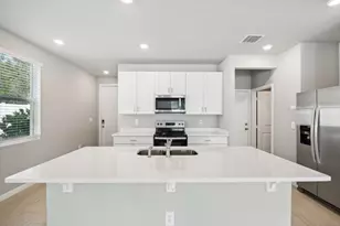 423 Salisbury Cir, Fort Pierce, FL 34982 - Photo 6