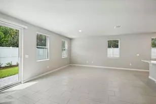 423 Salisbury Cir, Fort Pierce, FL 34982 - Photo 2