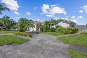 1051 NW 9th St, Boca Raton, FL 33486 - Photo 1
