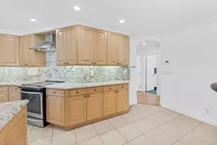 1051 NW 9th St, Boca Raton, FL 33486 - Photo 18