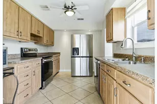 1452 Crest Dr, Lake Worth, FL 33461 - Photo 8