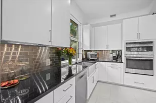 169 Hampton Cir, Jupiter, FL 33458 - Photo 4