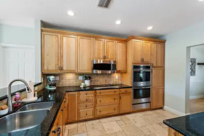 10295 Allamanda Boulevard, Palm Beach Gardens, FL 33410 - Photo 12