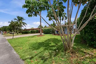941 NE 23rd Ct, Pompano Beach, FL 33064 - Photo 2