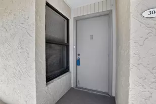 11 Royal Palm Way, Boca Raton, FL 33432 - Photo 2