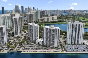 3701 N Country Club Dr, Aventura, FL 33180 - Photo 44