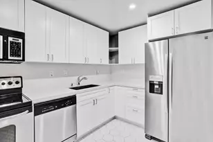 3701 N Country Club Dr, Aventura, FL 33180 - Photo 20