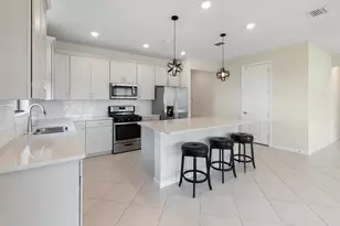 471 SE Vallarta Dr, Port Saint Lucie, FL 34984 - Photo 8