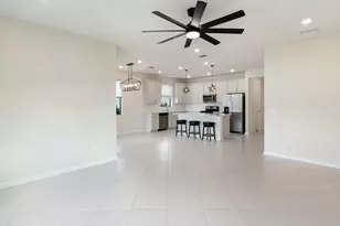 471 SE Vallarta Dr, Port Saint Lucie, FL 34984 - Photo 16