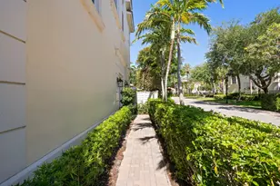 5675 NE Trieste Way, Boca Raton, FL 33487 - Photo 4