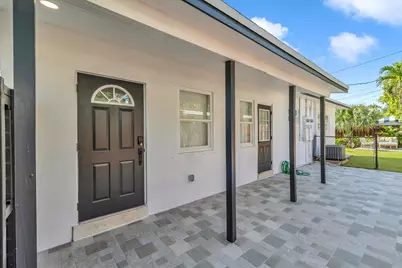 2412 NE 4th Street #W, Pompano Beach, FL 33062 - Photo 2