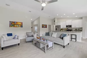 375 SW Vista Lake Dr, Port Saint Lucie, FL 34953 - Photo 6