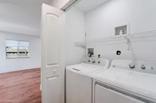 1293 NW 38th St, Miami, FL 33142 - Photo 16